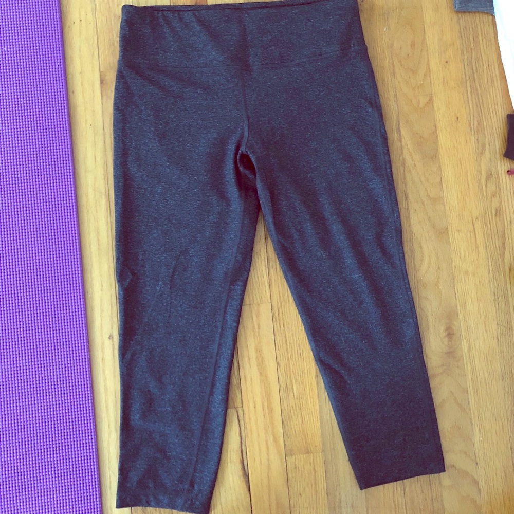 Charcoal Gray, Capri Workout Pants! size medium!